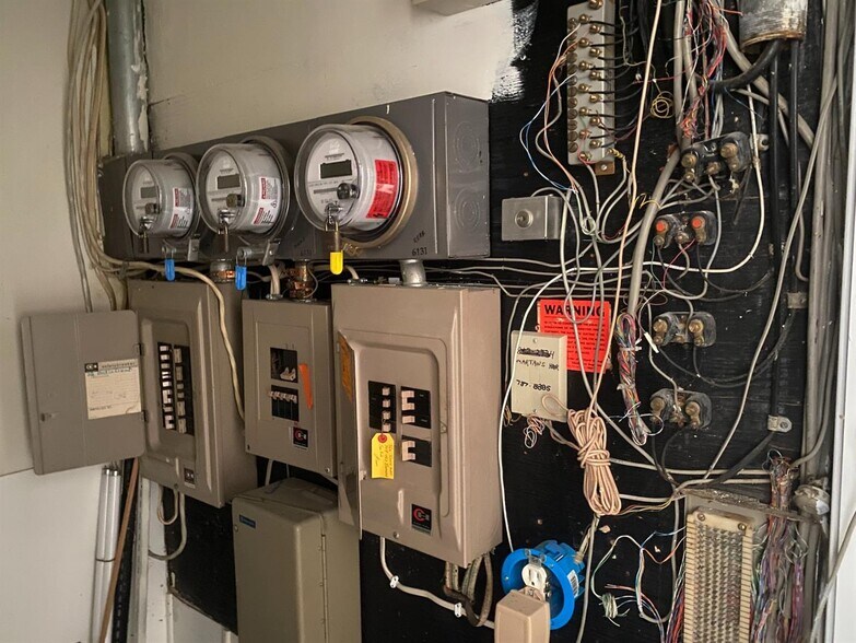 More Photos Of 895 Shuler Ave, Hamilton Office For Sale