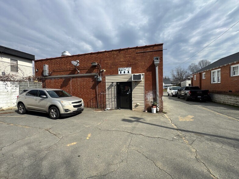 More Photos Of 945 E Webb Ave, Burlington Freestanding For Sale