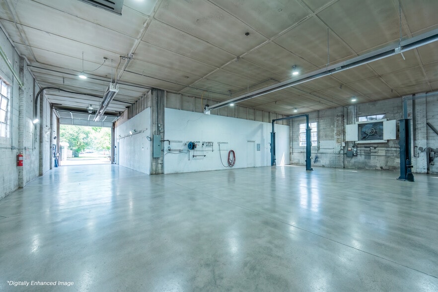 More Photos Of 127 Thompson St, Pittsboro Auto Repair For Lease