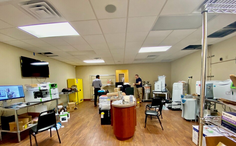 More Photos Of 2567 Valley View Ln, Dallas Medical For Sale