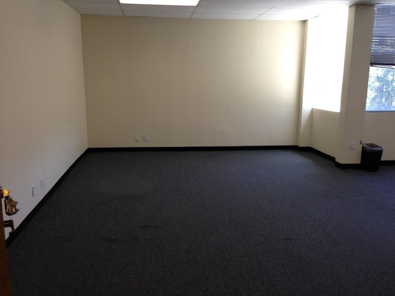 More Photos Of 11040 Santa Monica Blvd, Los Angeles Office For Lease