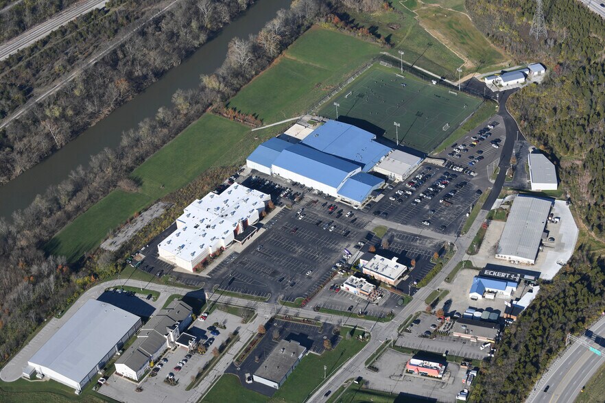 More Photos Of 1016-1018 Town Dr, Highland Heights Health Club For Lease
