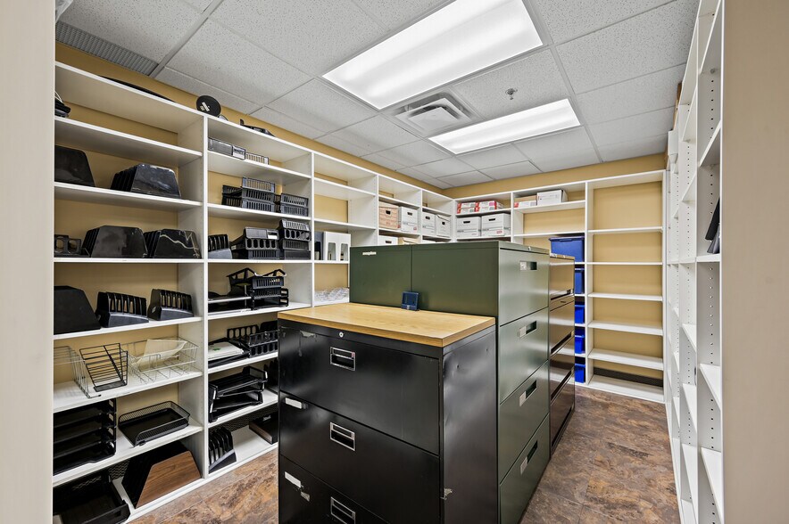 More Photos Of 150 Chippewa Rd, Sherwood Park Flex For Sale