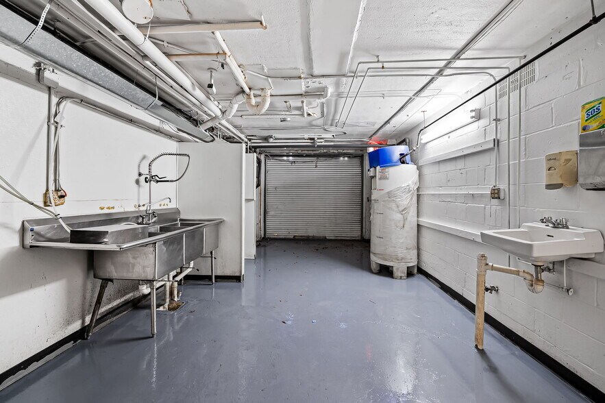 More Photos Of 13 W Allegheny Ave, Towson Storefront For Sale