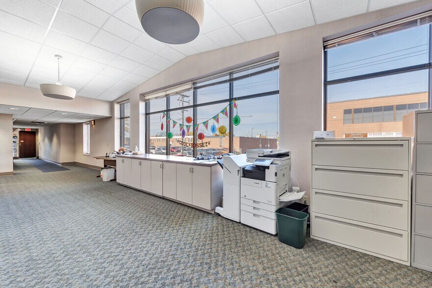 More Photos Of 414 S Jefferson St, Green Bay Office For Sale