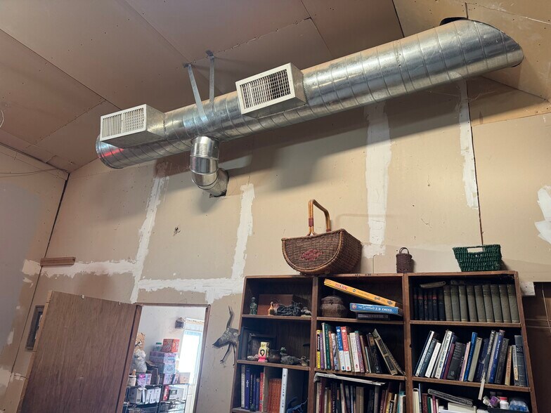 More Photos Of 3577 AZ-77, Taylor Office For Sale