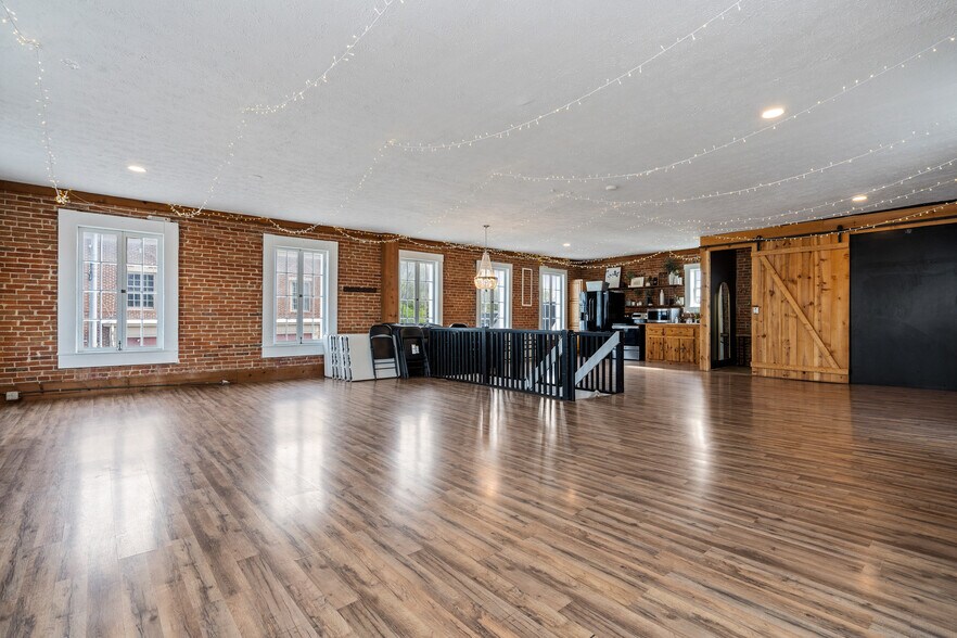 More Photos Of 7-11 E Franklin St, Bellbrook Storefront Retail Office For Lease