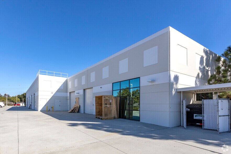 More Photos Of 7098 Miratech Dr, San Diego Research And Development For Lease