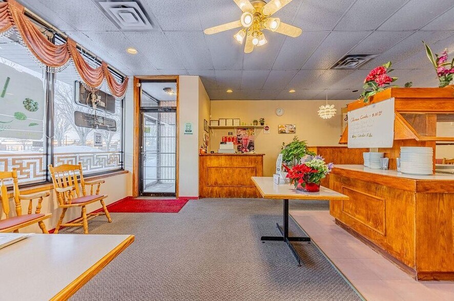 More Photos Of 34 Athabasca Av, Devon Storefront For Sale