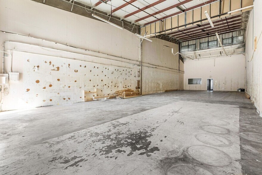 More Photos Of 1979 10th Ave N, Lake Worth Beach Light Distribution For Sale