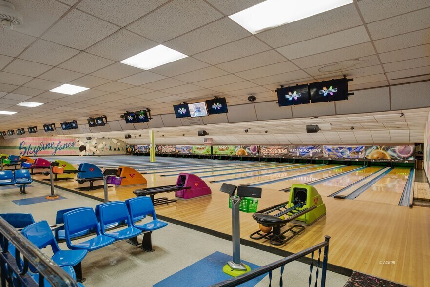 More Photos Of 1037 OH-7, Gallipolis Sports And Entertainment For Sale