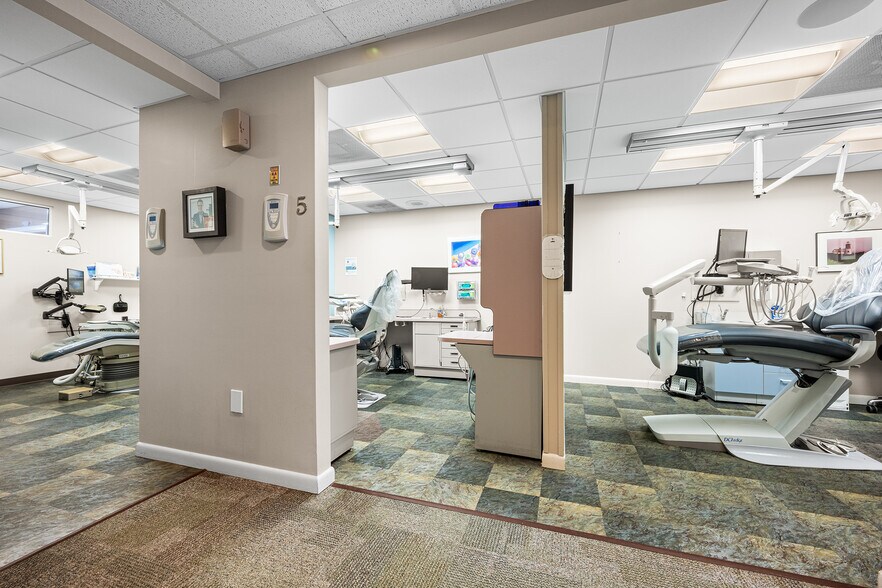 More Photos Of 131 Boston Post Rd, East Lyme Office For Lease