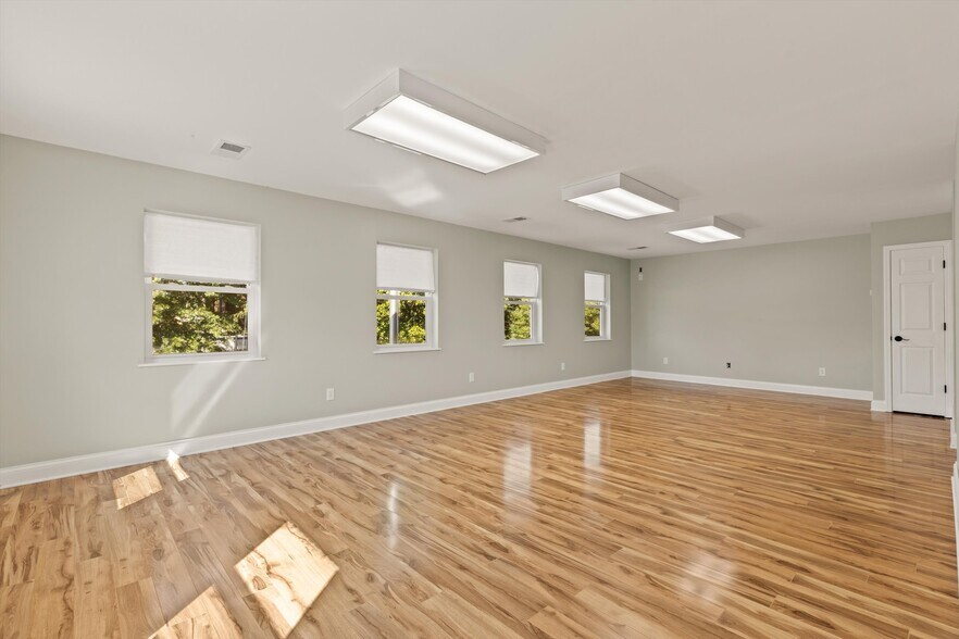 More Photos Of 700 Grove St, Loudon Office For Sale