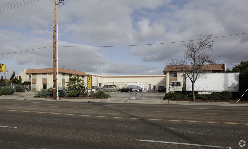 More Photos Of 802-812 W Washington Ave, Escondido Service For Sale