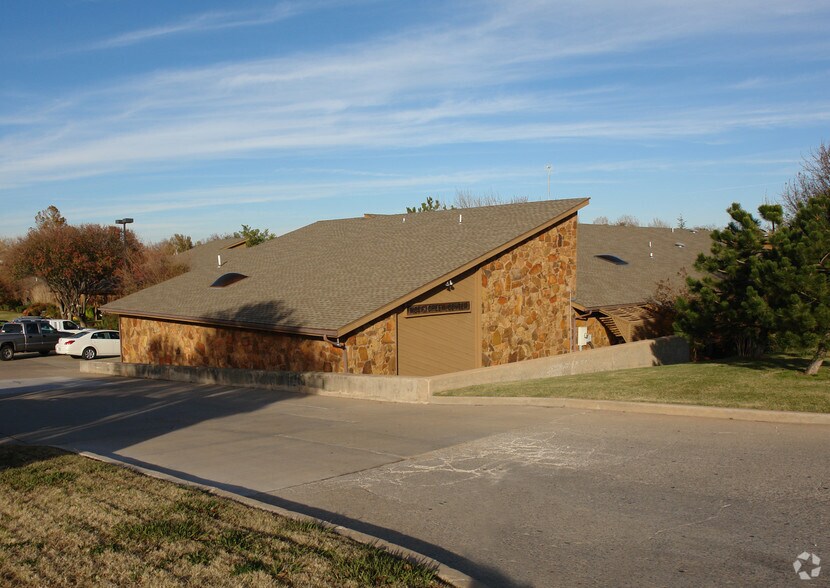 More Photos Of 4417 W Gore Blvd, Lawton Medical For Sale