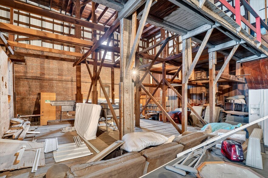 More Photos Of 33 W Olive St, Aurora General Retail For Sale