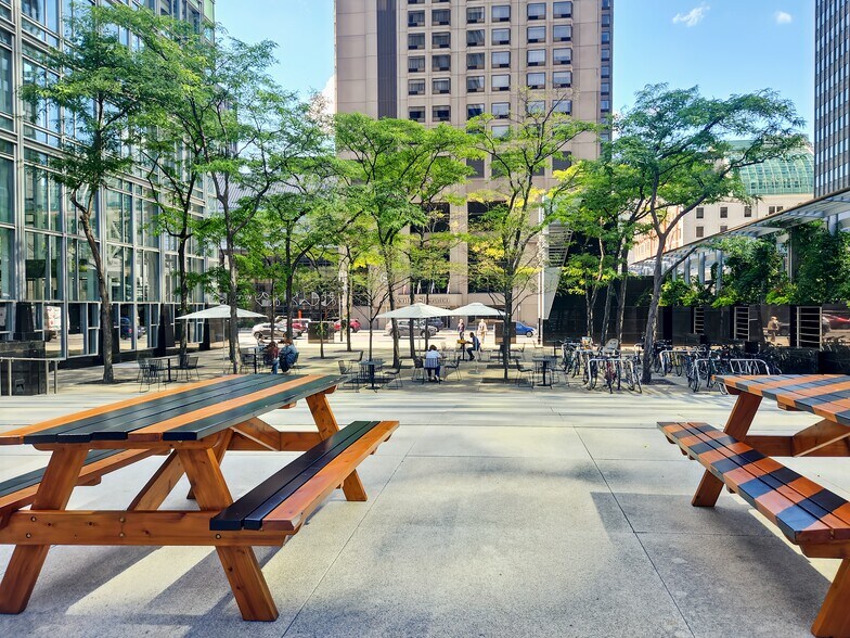More Photos Of 1250 Boul René-Lévesque O, Montréal Coworking Space