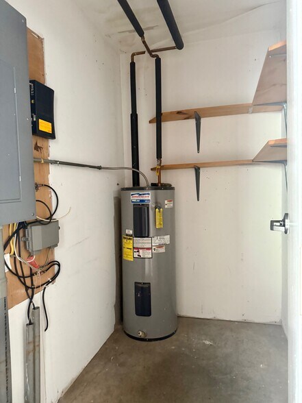 More Photos Of 337 Broadway, Kingston Freestanding For Lease