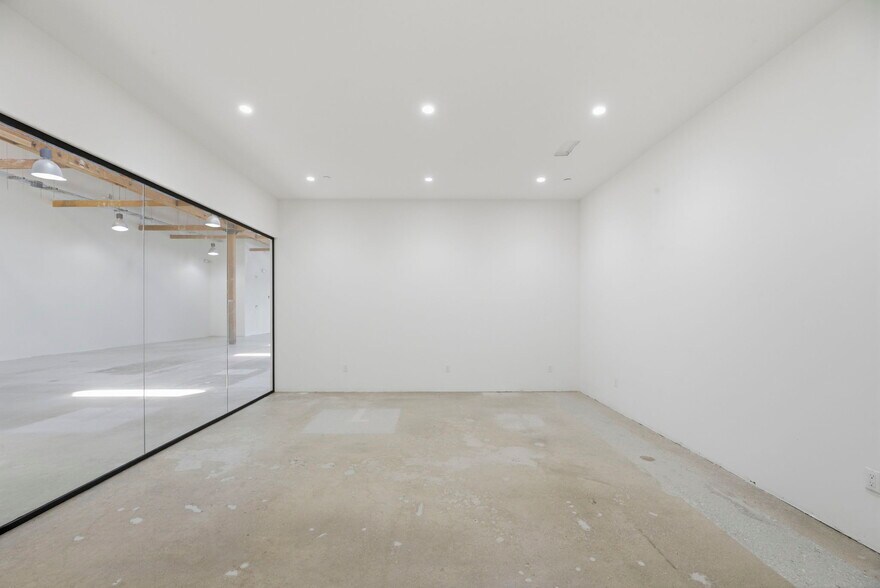 More Photos Of 3562-3582 Eastham Dr, Culver City Loft Creative Space For Lease