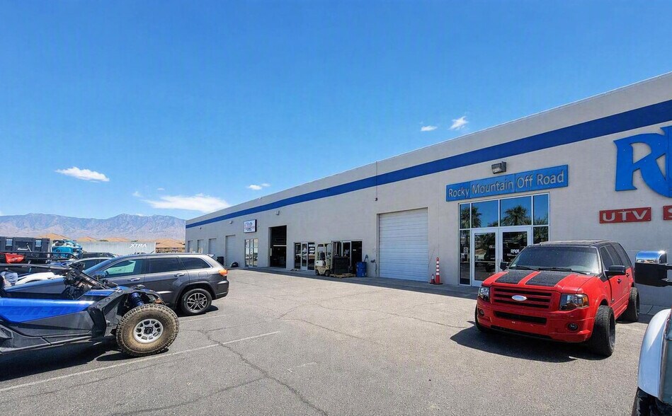 More Photos Of 120-140 Riverside Rd, Mesquite Showroom For Lease