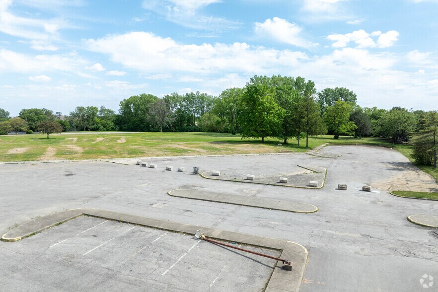 More Photos Of 1117 E Main St, Greenwood Land For Sale