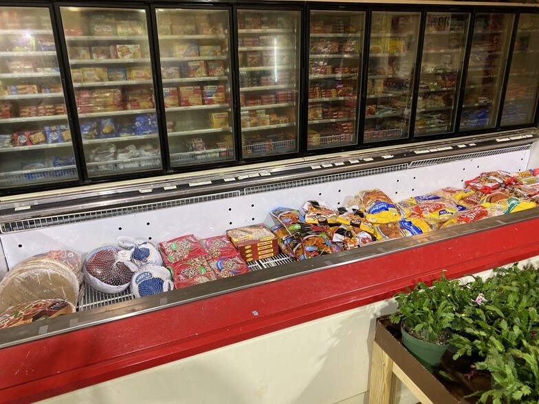 More Photos Of 139 W Craig St, Craigsville Supermarket For Sale