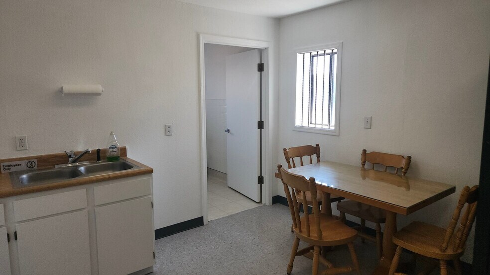 More Photos Of 511 E Main St, Quartzsite Flex For Lease