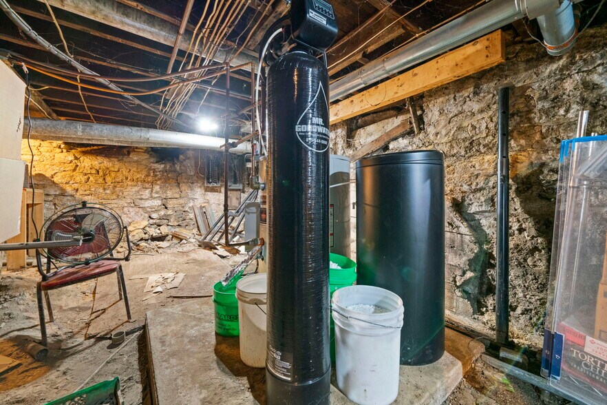 More Photos Of 208 N Walnut St, Stillman Valley General Retail For Sale