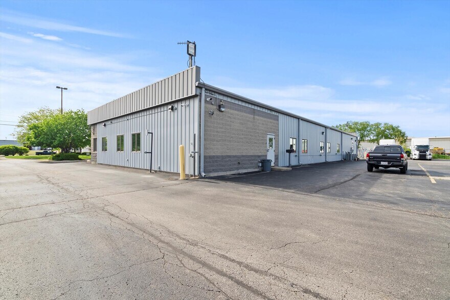 More Photos Of 24051 S Northern Illinois Dr, Channahon Truck Terminal For Sale