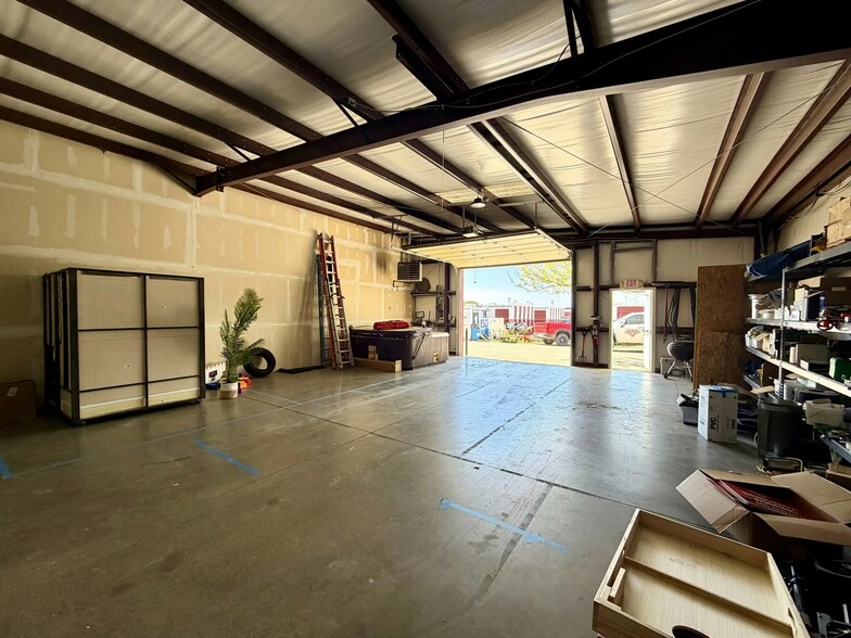 More Photos Of 413-417 S State St, Edmond Showroom For Lease