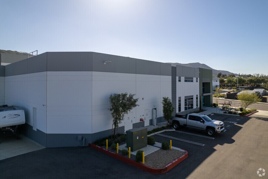 More Photos Of 42601 Avenida Alvarado, Temecula Industrial For Sale