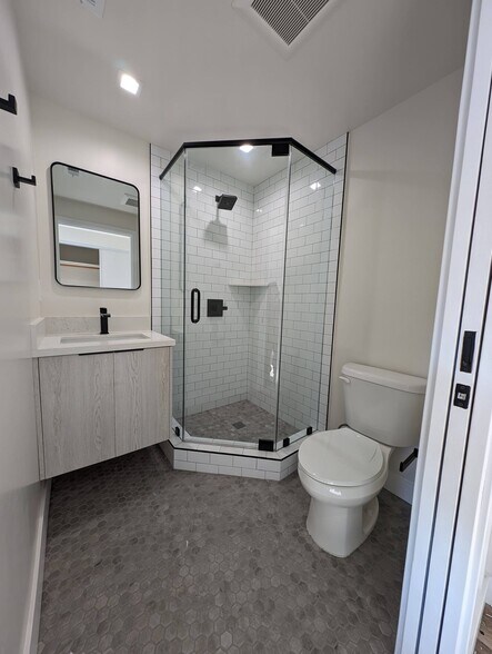 More Photos Of 2026 Federal Ave, Los Angeles Land For Sale