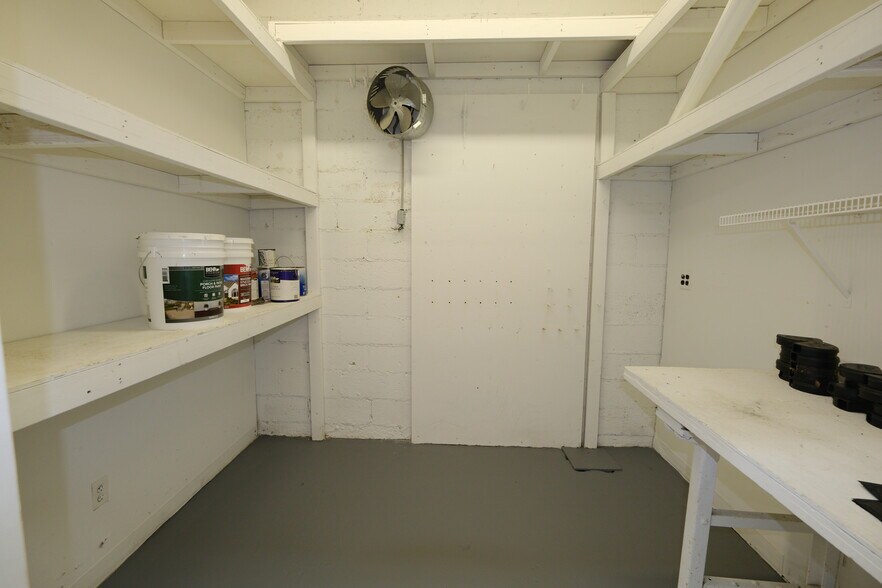 More Photos Of 30 W Price St, Linden Flex For Sale