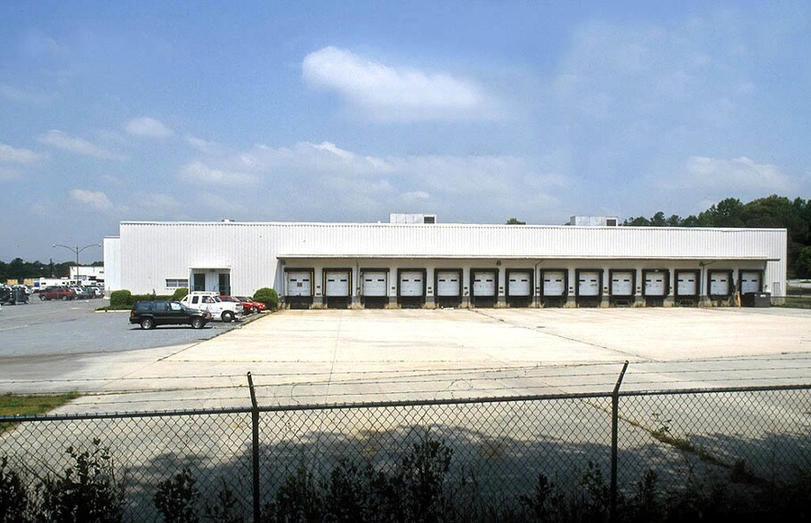 More Photos Of 5317 Peachtree Industrial Blvd, Chamblee Self Storage For Lease