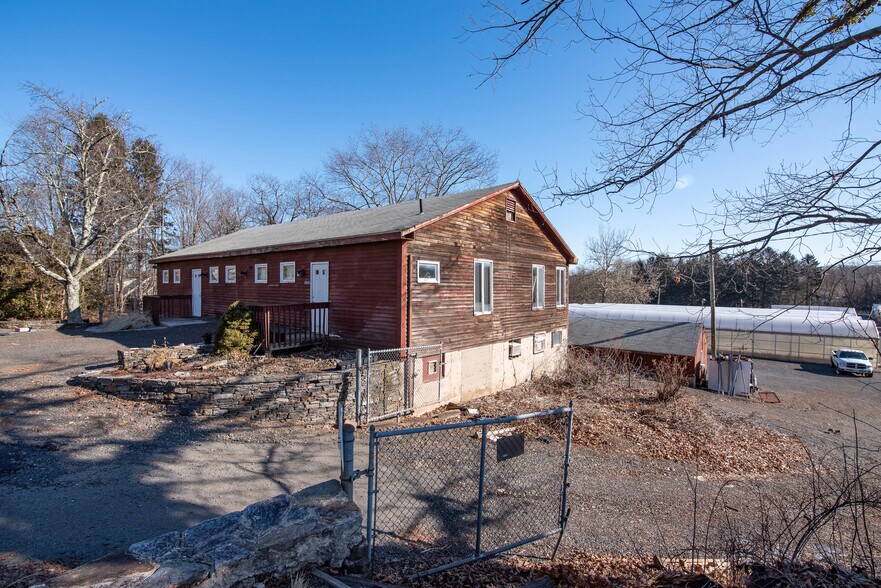 More Photos Of 1709 Kensington Rd, Berlin Specialty For Sale