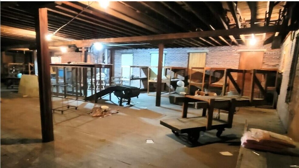 More Photos Of 512 Monroe st, Iola Loft Creative Space For Sale