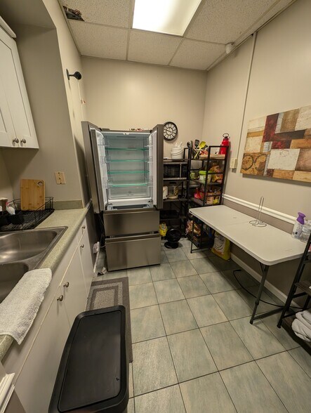 More Photos Of 2111 S Beretania St, Honolulu Storefront Retail Office For Lease