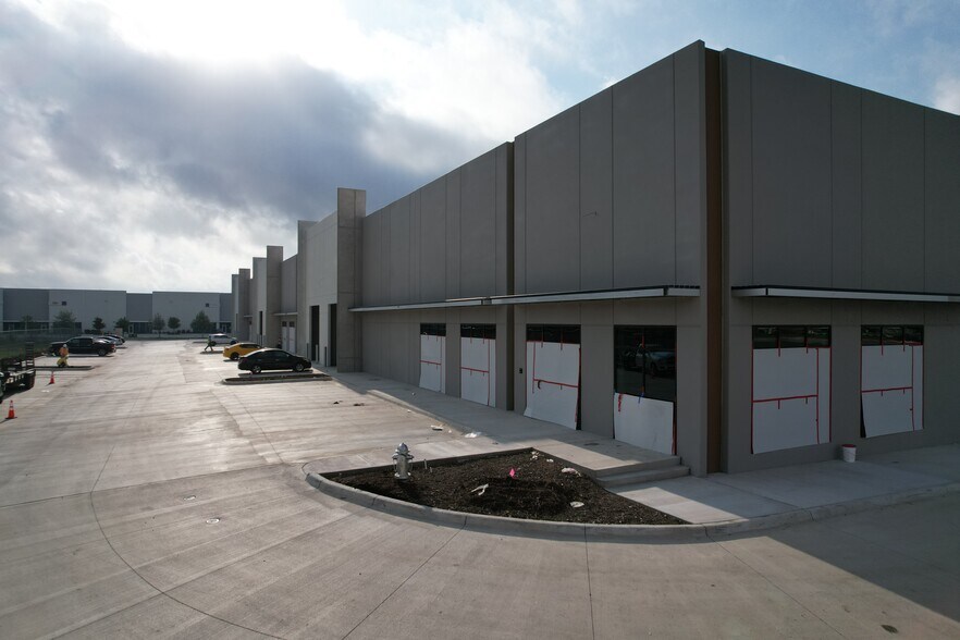 More Photos Of 19150 Marketplace Ave, Kyle Manufacturing For Lease