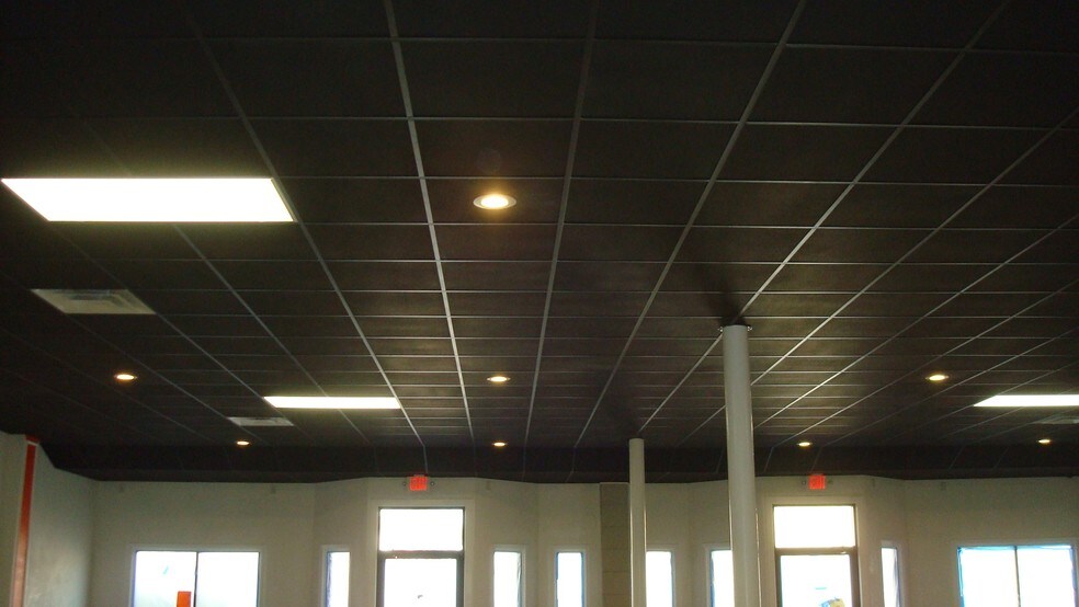 More Photos Of 138 Live Oak St, Marlin Storefront Retail Office For Sale