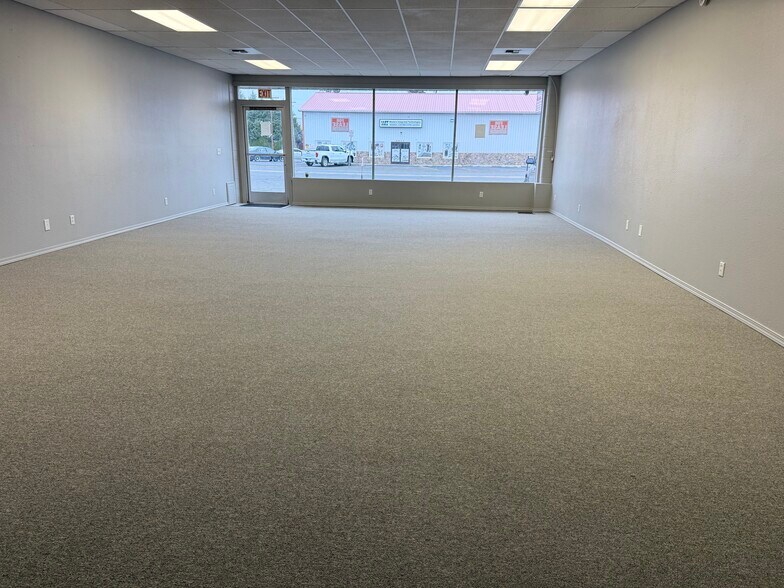 More Photos Of 3302-3304 Main St, Yakima Freestanding For Lease