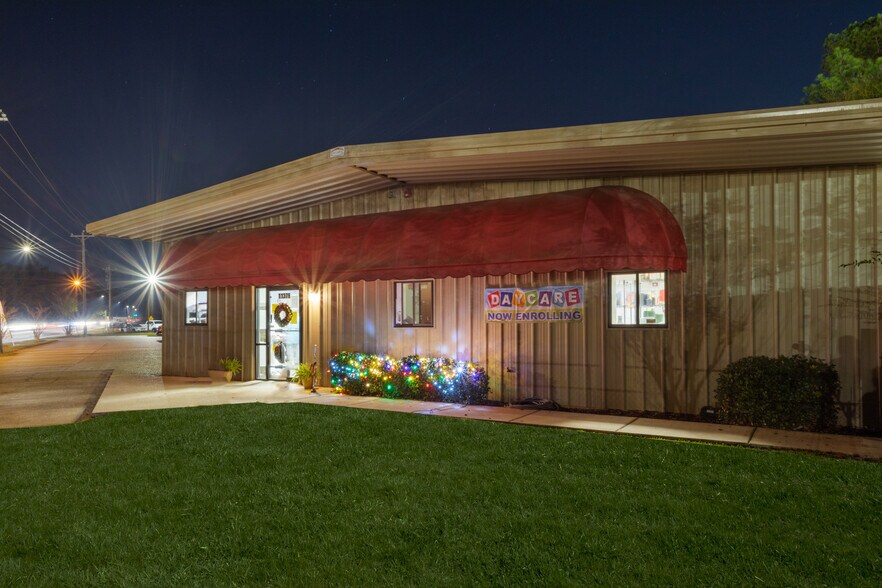 Primary Photo Of 11376 Three Rivers Rd, Gulfport Daycare Center For Sale