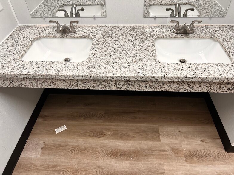 More Photos Of 11950 Alief Clodine Rd, Houston Light Distribution For Lease