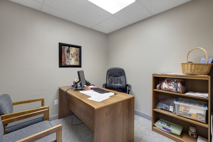 More Photos Of 14012 Eureka Rd, Southgate Medical For Lease