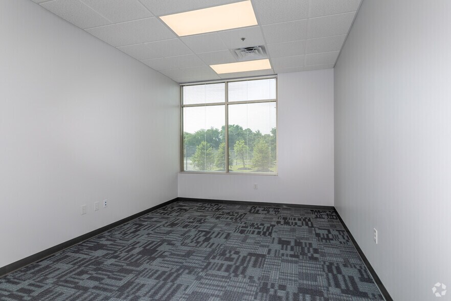 More Photos Of 4259 US-130, Edgewater Park Distribution For Lease