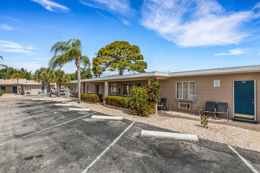 More Photos Of 340 Tamiami Trl S, Venice Hotel For Sale