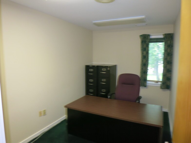 More Photos Of 920 Lawn Ave, Sellersville Medical For Sale