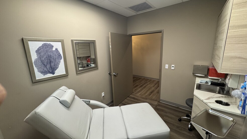 More Photos Of 5234 Little Rd, New Port Richey Medical For Lease