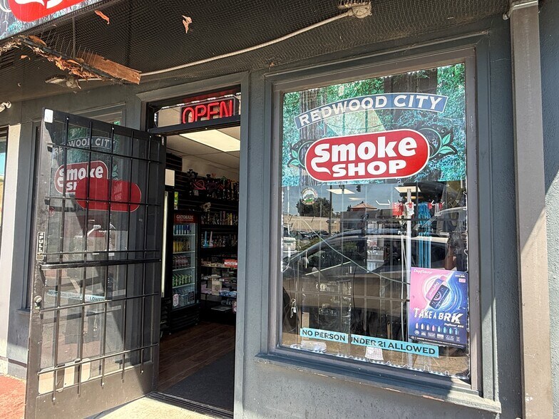 More Photos Of 411-417 Lathrop St, Redwood City Service For Sale