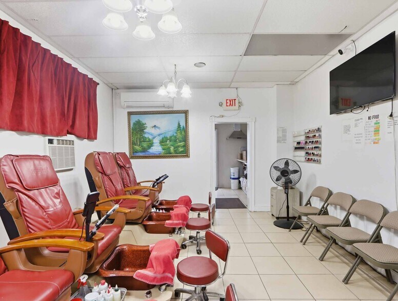 More Photos Of 2517 Washington Blvd, Baltimore Storefront Retail Residential For Sale