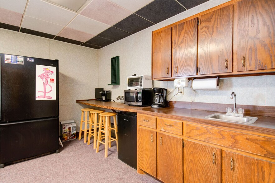 More Photos Of 4414 Avenue A, Lubbock Warehouse For Lease